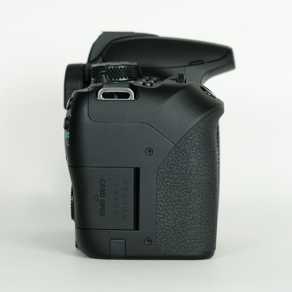 Canon EOS Kiss X10i