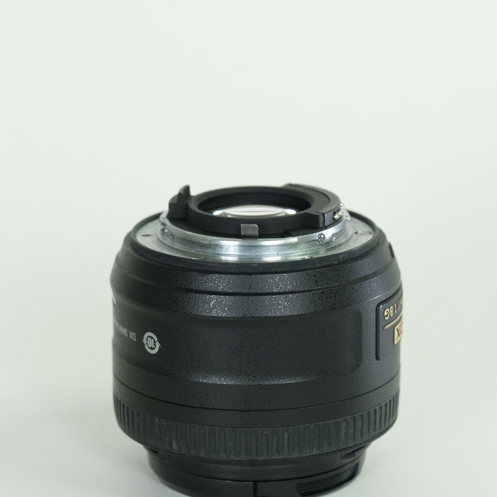 Nikon AF-S DX NIKKOR 35mm f/1.8G Nikon AF-S DX NIKKOR 35mm f/1.8G