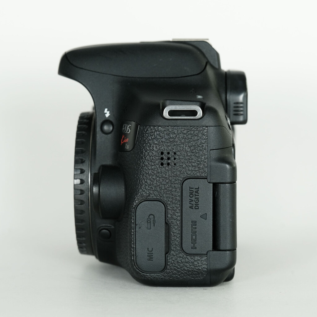 Canon EOS Kiss X8i