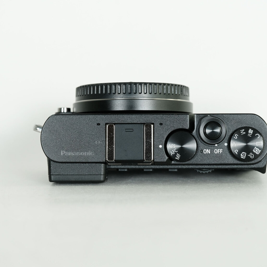 Panasonic LUMIX DMC-GM5ボディ ブラック