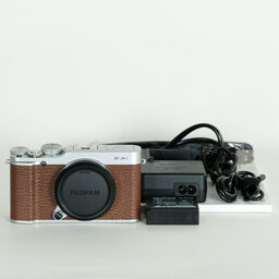 FUJIFILM X-A1 ボディ ブラウン