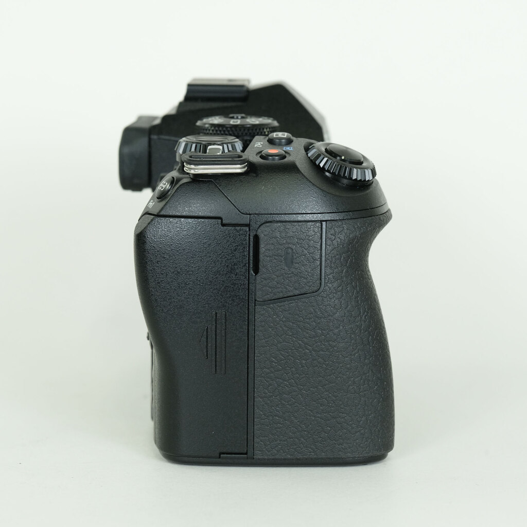 OLYMPUS OM-D E-M1 Mark II