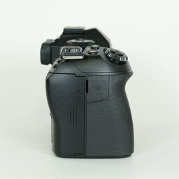 OLYMPUS OM-D E-M1 Mark II