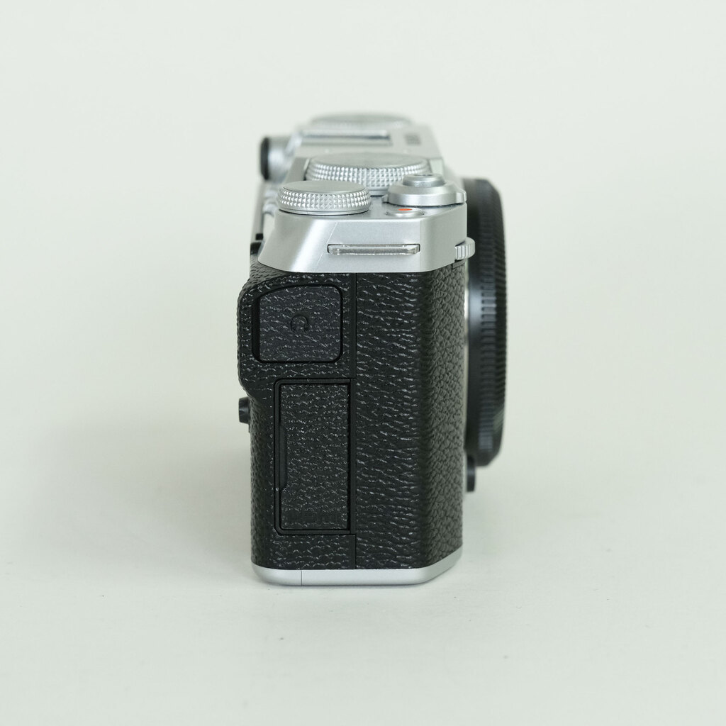 FUJIFILM X-M5