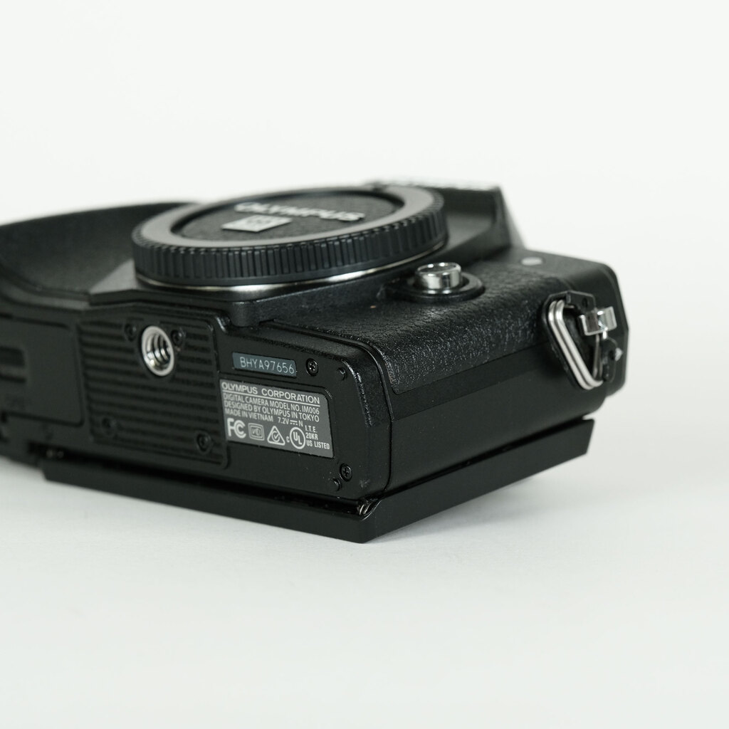 OLYMPUS OM-D E-M10 Mark III