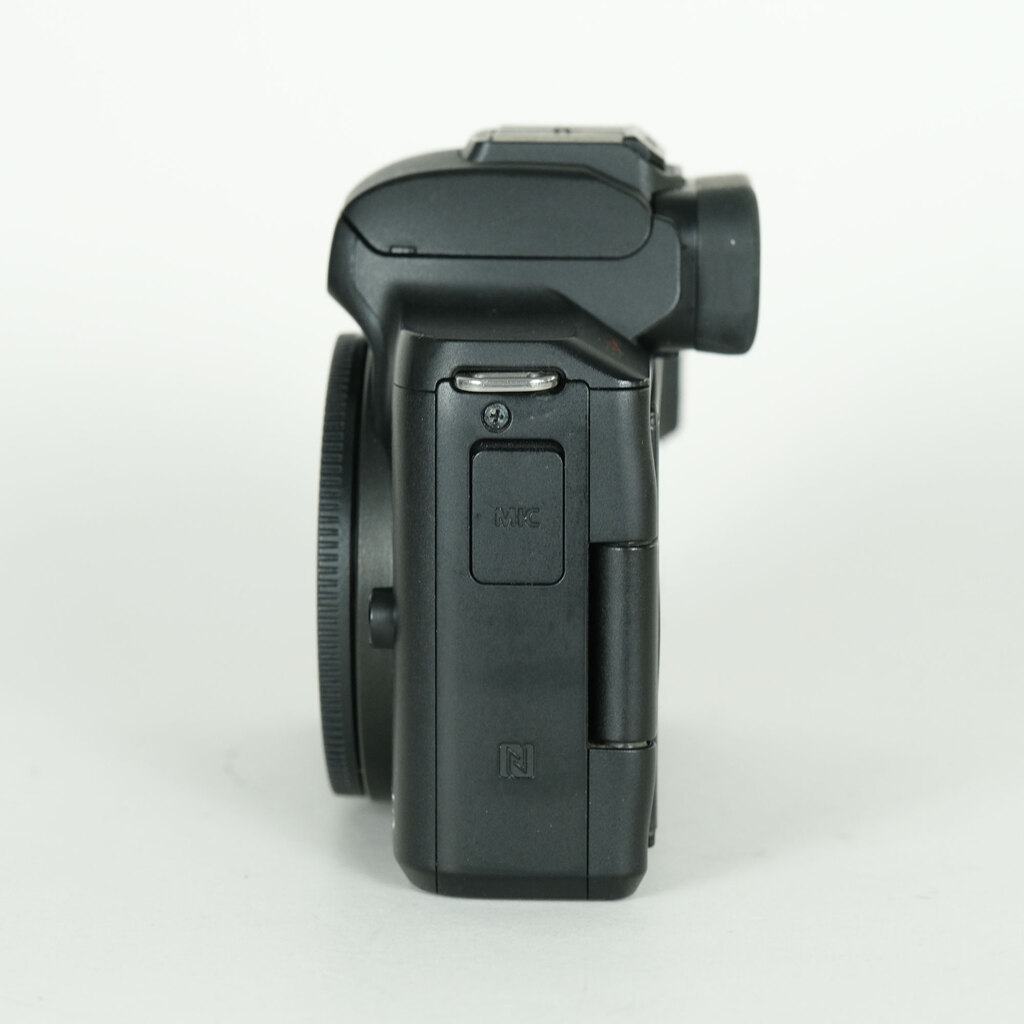 Canon EOS Kiss M Canon EOS Kiss M