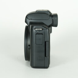 Canon EOS Kiss M Canon EOS Kiss M