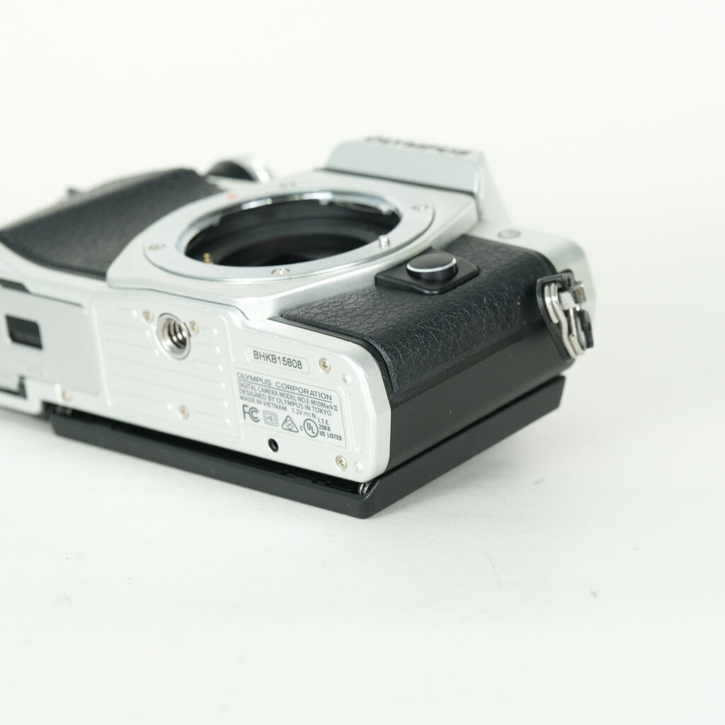OLYMPUS OM-D E-M10 Mark II