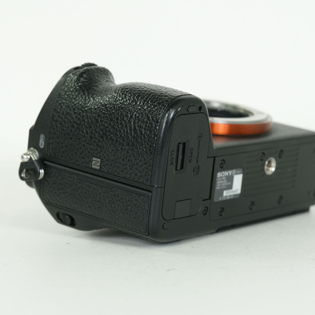 SONY α7 III(ILCE-7M3) SONY α7 III(ILCE-7M3)