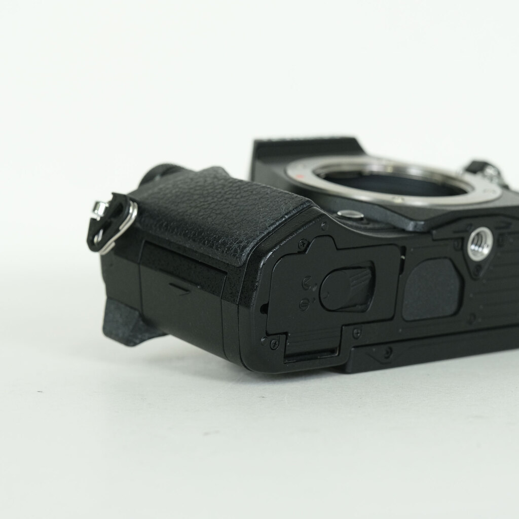 OLYMPUS OM-D E-M5 Mark II