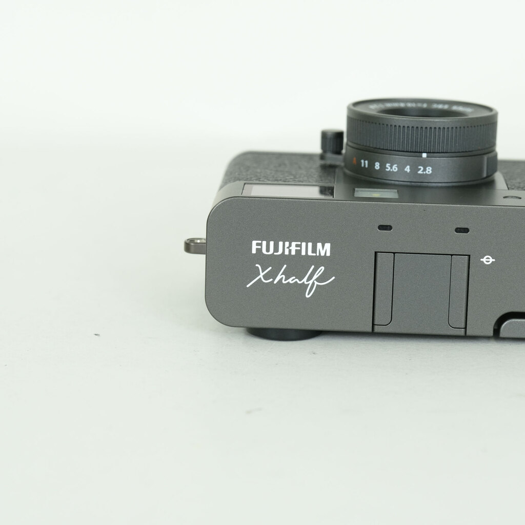FUJIFILM X half X-HF1