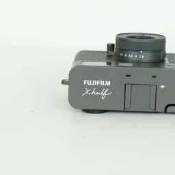 FUJIFILM X half X-HF1