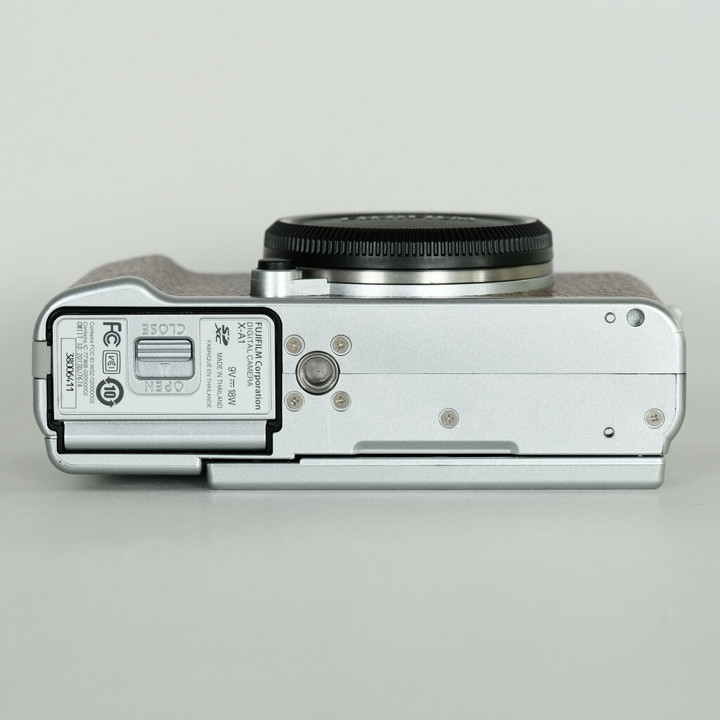 FUJIFILM X-A1 ボディ ブラウン
