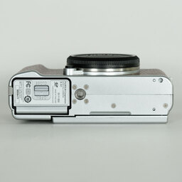 FUJIFILM X-A1 ボディ ブラウン