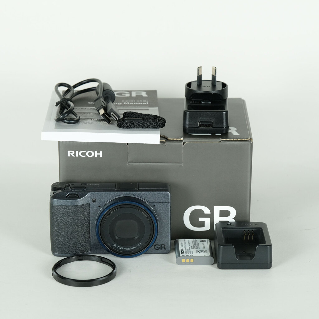 RICOH GR IIIx Urban Editionの出品 | ONE SCENE（ワンシーン）