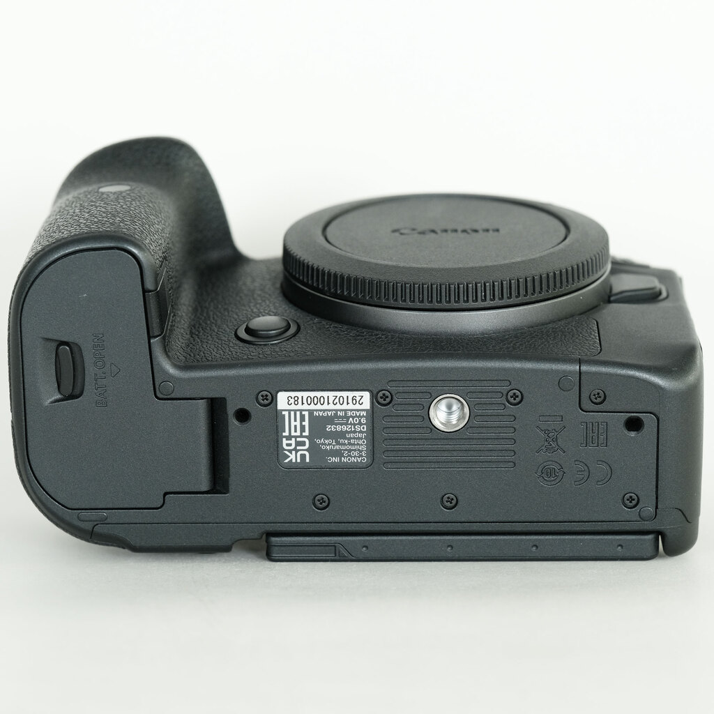 Canon EOS R6 Canon EOS R6