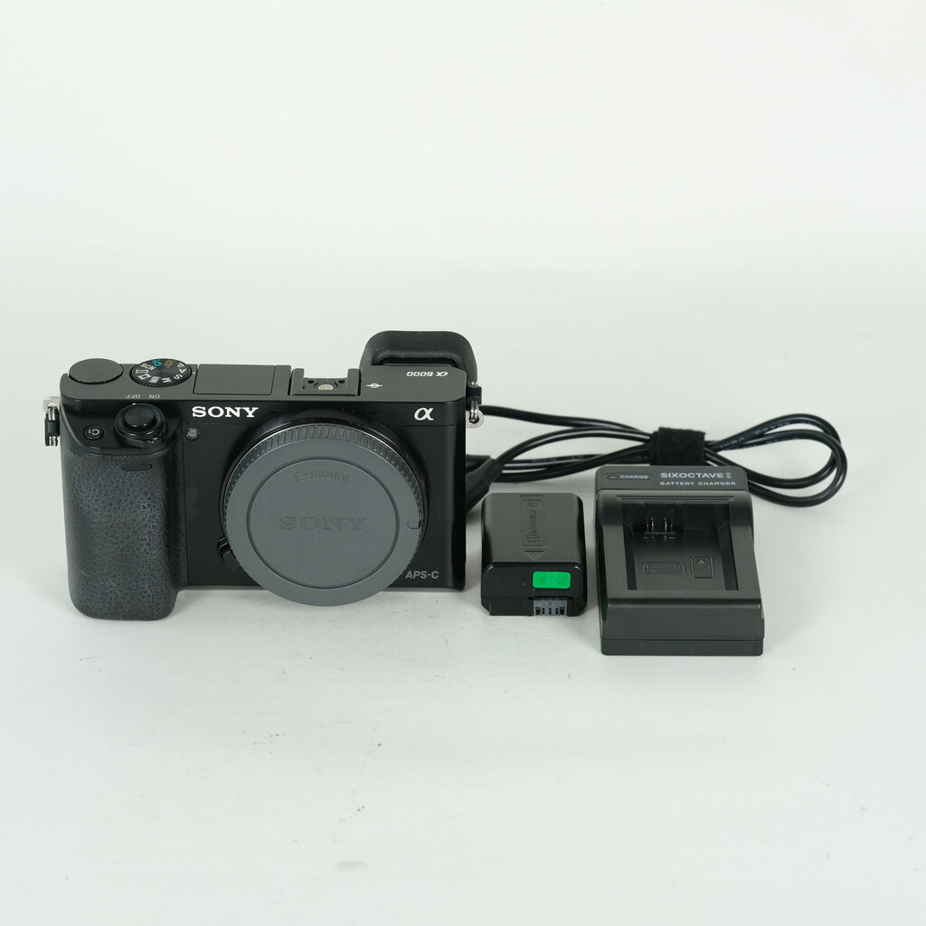 SONY α6000（ILCE-6000）の出品 | ONE SCENE（ワンシーン）