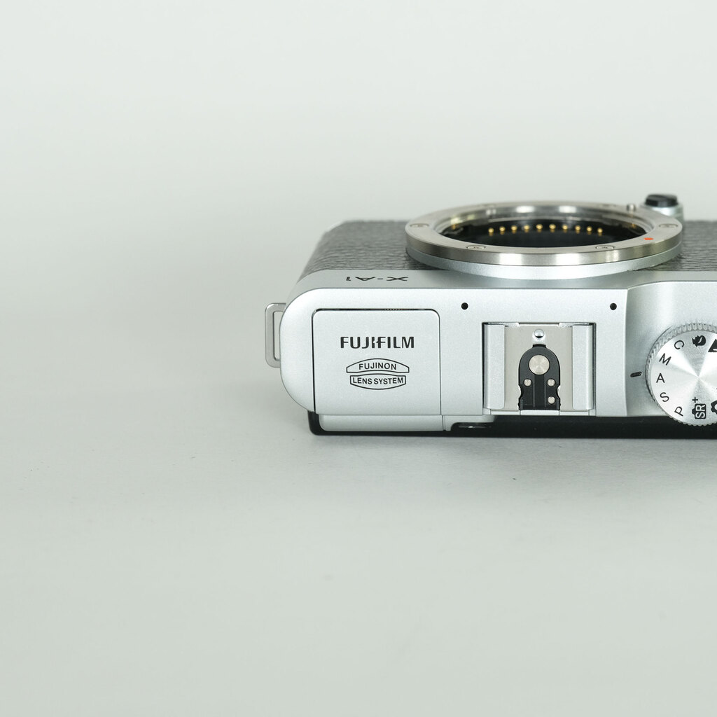 FUJIFILM X-A1 ボディ シルバー