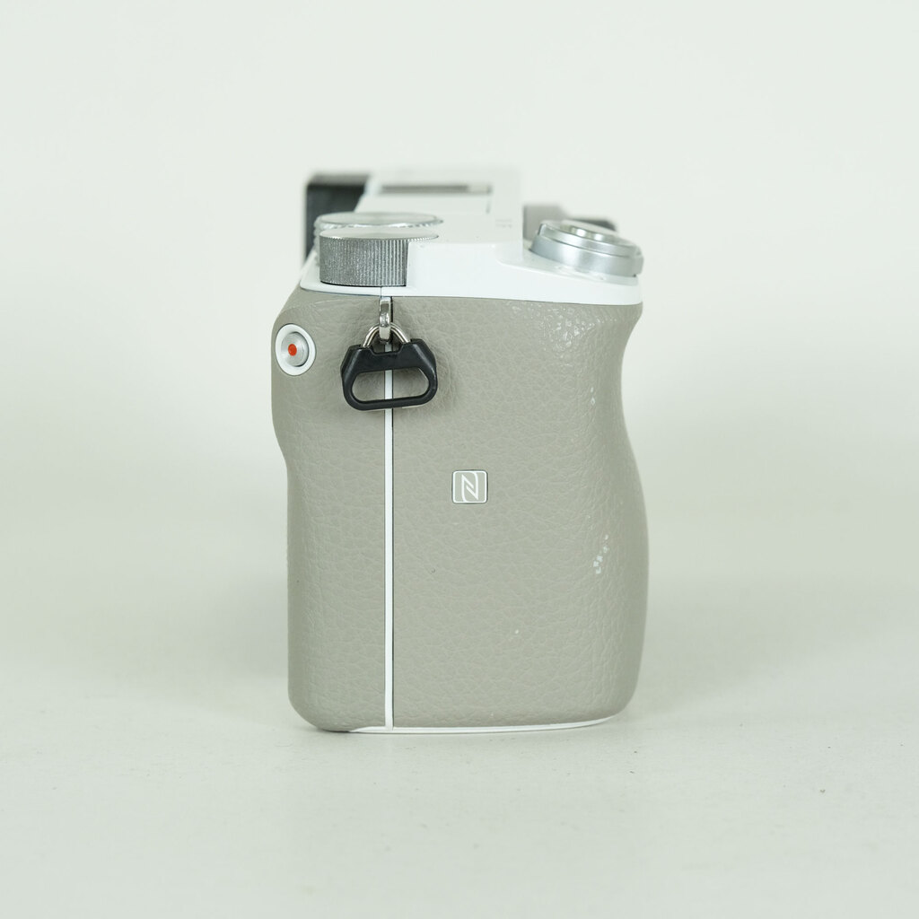 SONY α6100（ILCE-6100）