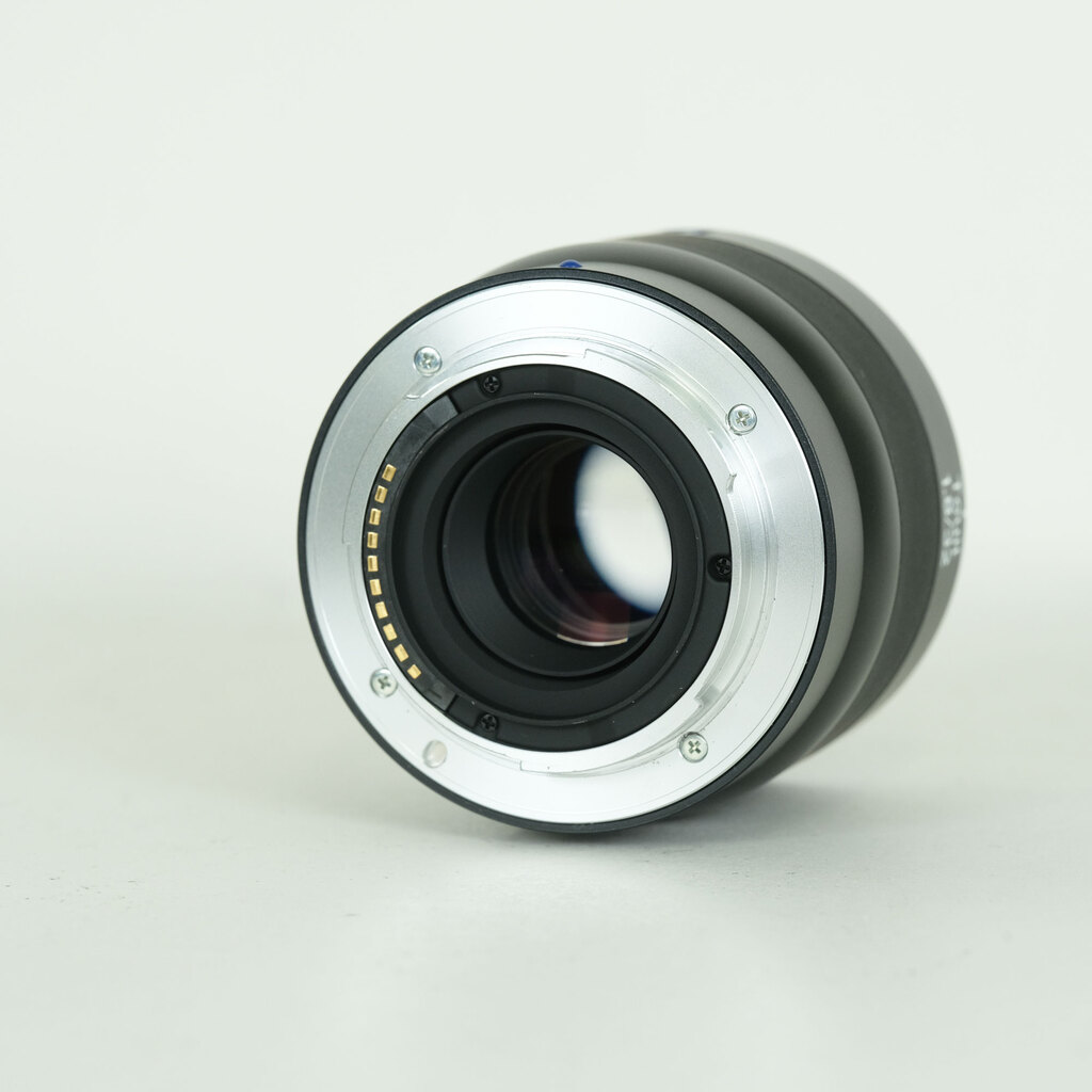 Carl Zeiss Touit 32mm F1.8(ソニーE用) Carl Zeiss Touit 32mm F1.8(ソニーE用)