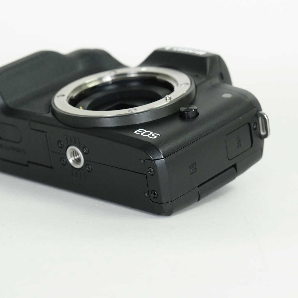 Canon EOS Kiss M Canon EOS Kiss M