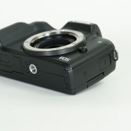 Canon EOS Kiss M Canon EOS Kiss M