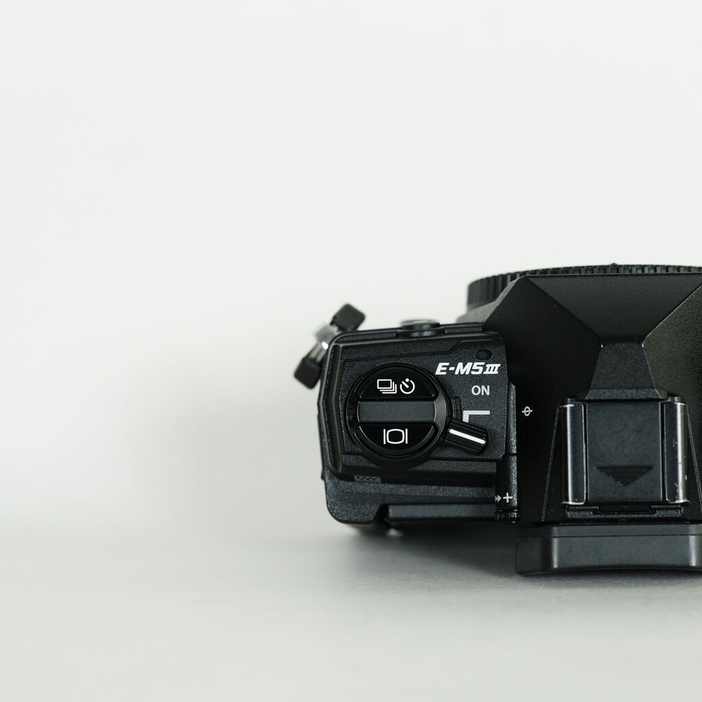 OLYMPUS OM-D E-M5 Mark IIIの出品 | ONE SCENE（ワンシーン）