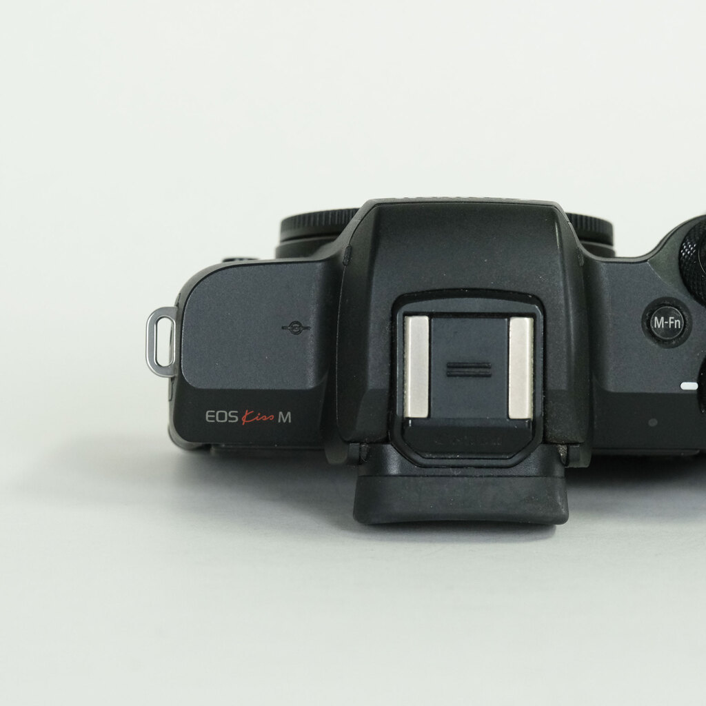 Canon EOS Kiss M Canon EOS Kiss M