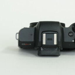 Canon EOS Kiss M Canon EOS Kiss M