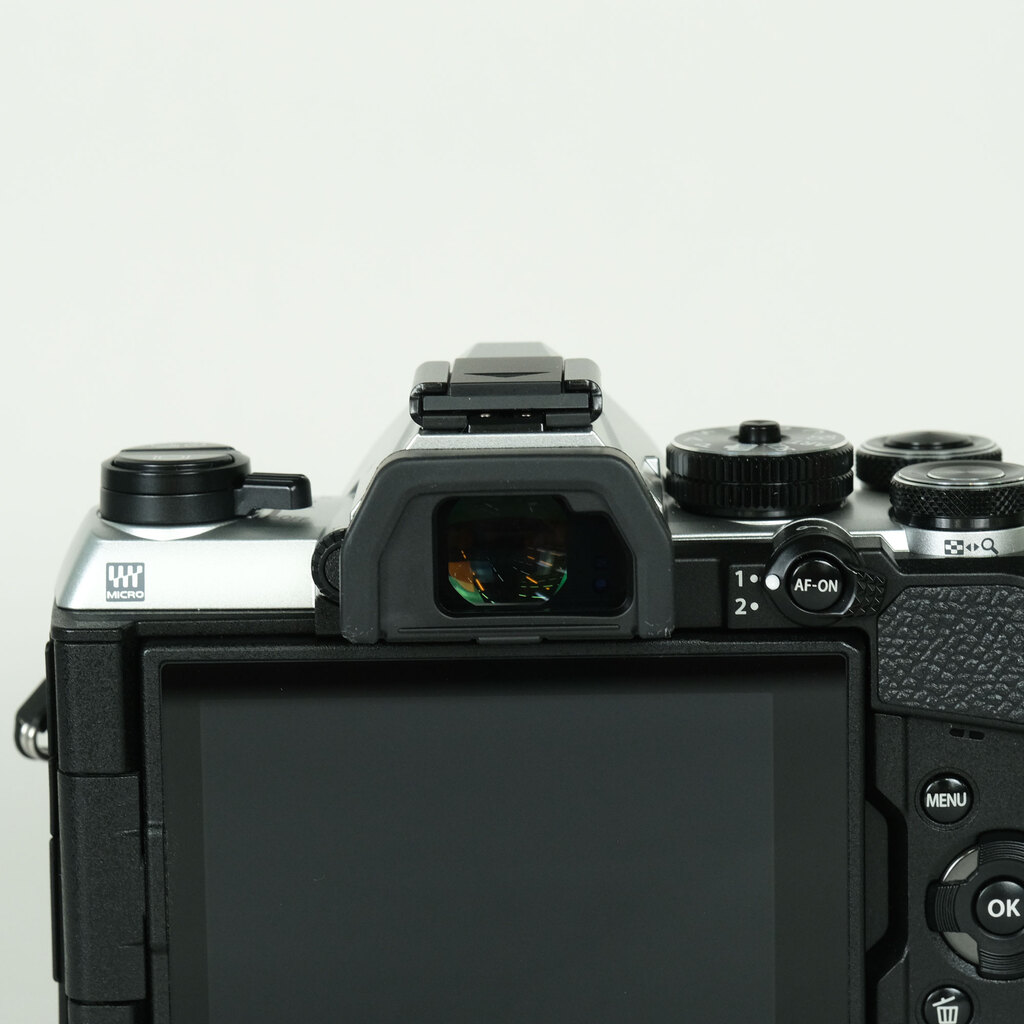 OM SYSTEM OM-5 Mark II ボディ シルバー