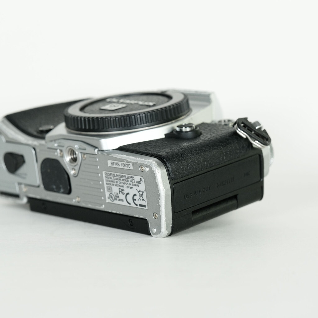 OLYMPUS OM-D E-M5 Mark II