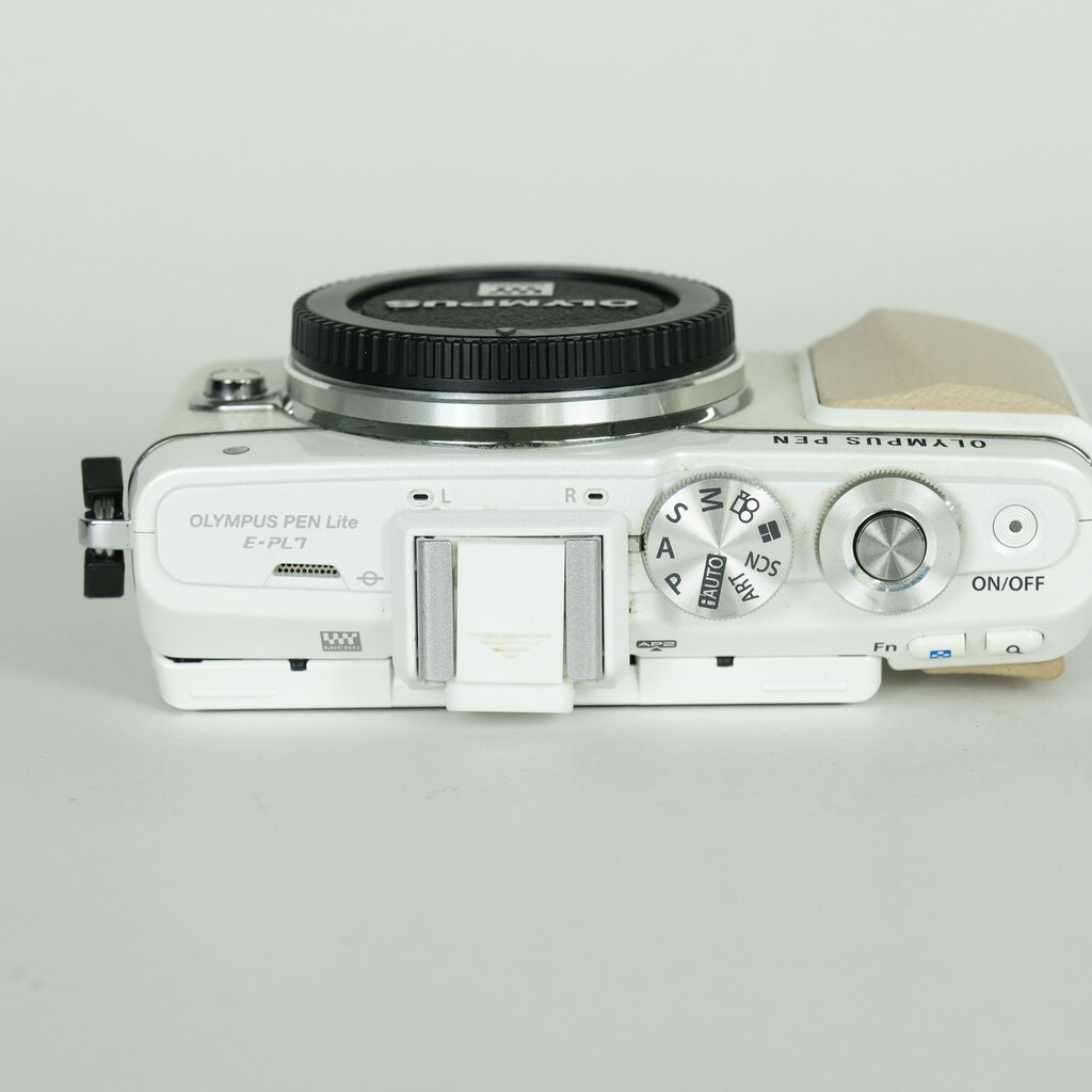 OLYMPUS PEN Lite E-PL7 ボディ ホワイト OLYMPUS PEN Lite E-PL7 ボディ ホワイト