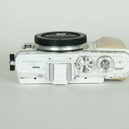 OLYMPUS PEN Lite E-PL7 ボディ ホワイト OLYMPUS PEN Lite E-PL7 ボディ ホワイト
