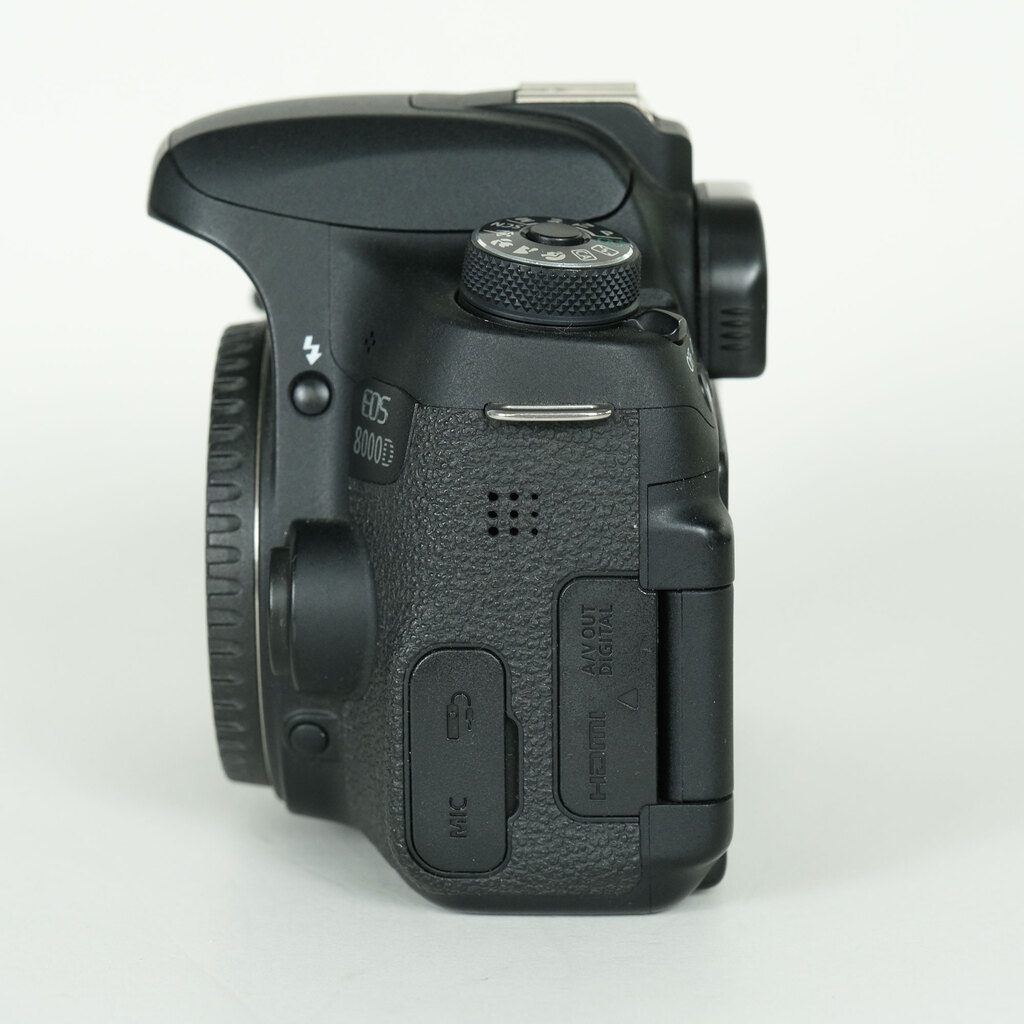Canon EOS 8000D