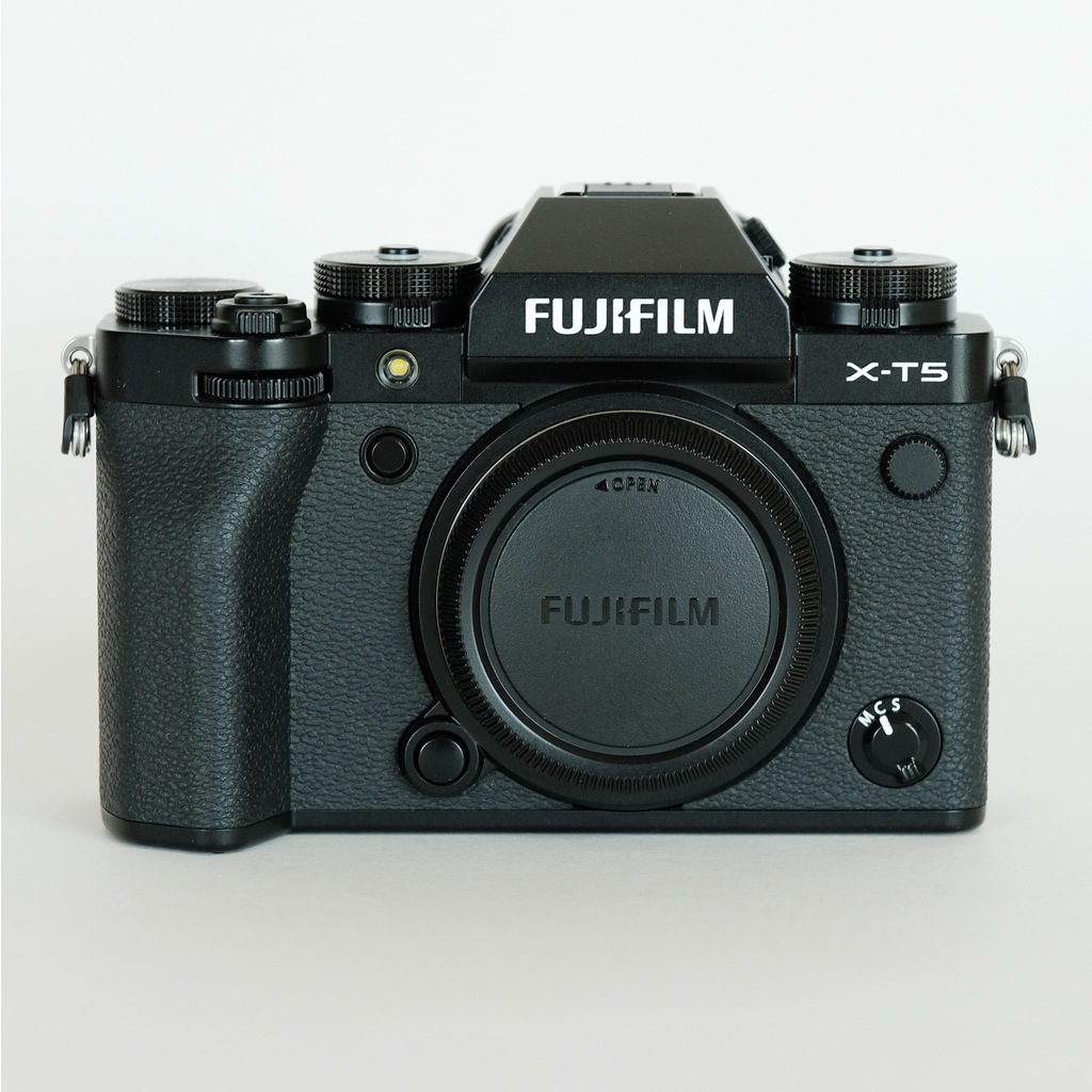 美品！FUJIFILM X-T5 本体 箱付き 付属品未使用 美品！FUJIFILM X-T5 本体 箱付き 付属品未使用 美品！FUJIFILM X-