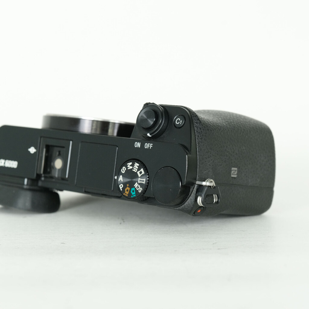 SONY α6000（ILCE-6000）の出品 | ONE SCENE（ワンシーン）