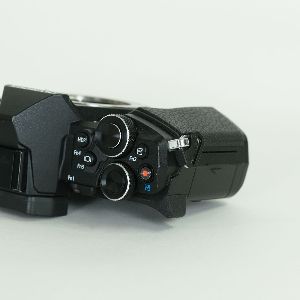 OLYMPUS OM-D E-M5 Mark II