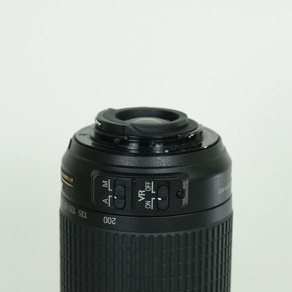 Nikon AF-S DX VR Zoom-Nikkor 55-200mm F4-5.6G IF-ED Nikon AF-S DX VR Zoom-Nikkor 55-200mm F4-5.6G IF-ED