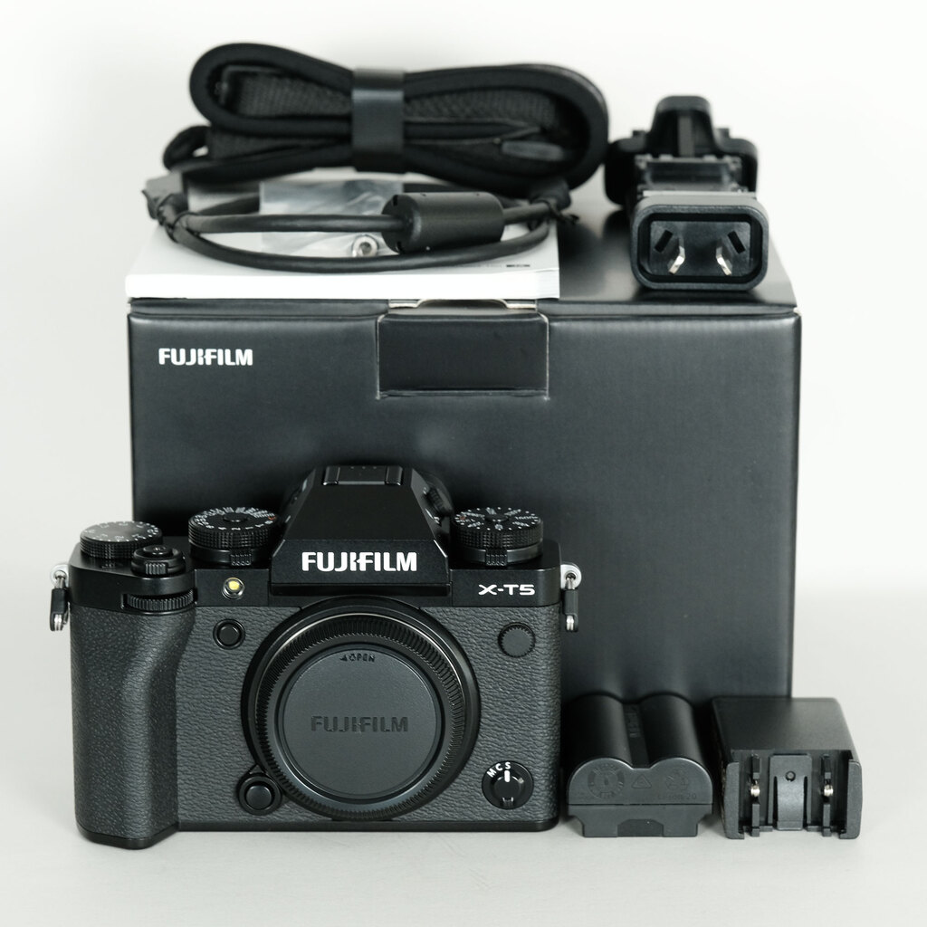 FUJIFILM X-T5