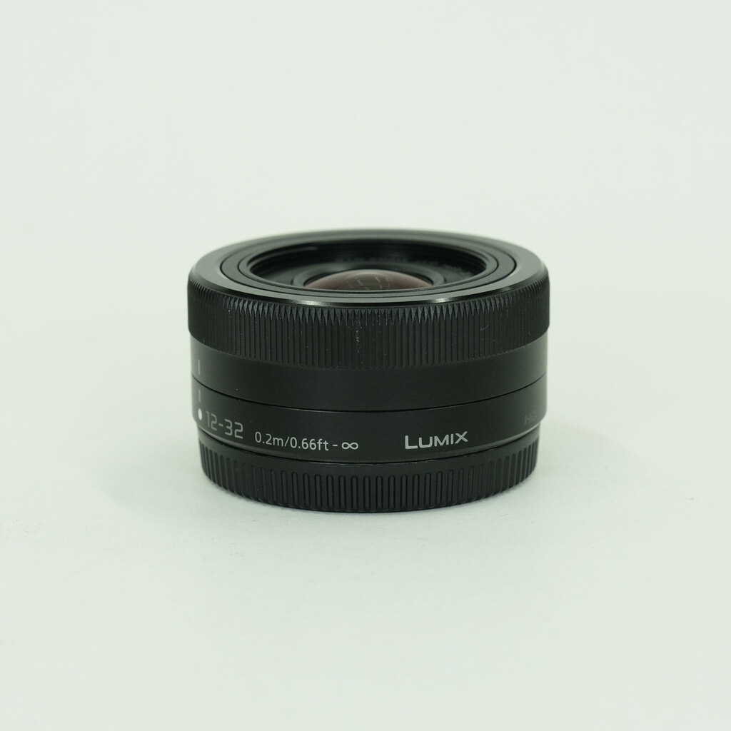 Panasonic LUMIX G VARIO 12-32mm / F3.5-5.6 ASPH. / MEGA O.I.S. Panasonic LUMIX G VARIO 12-32mm / F3.5-5.6 ASPH. / MEGA O.I.S.