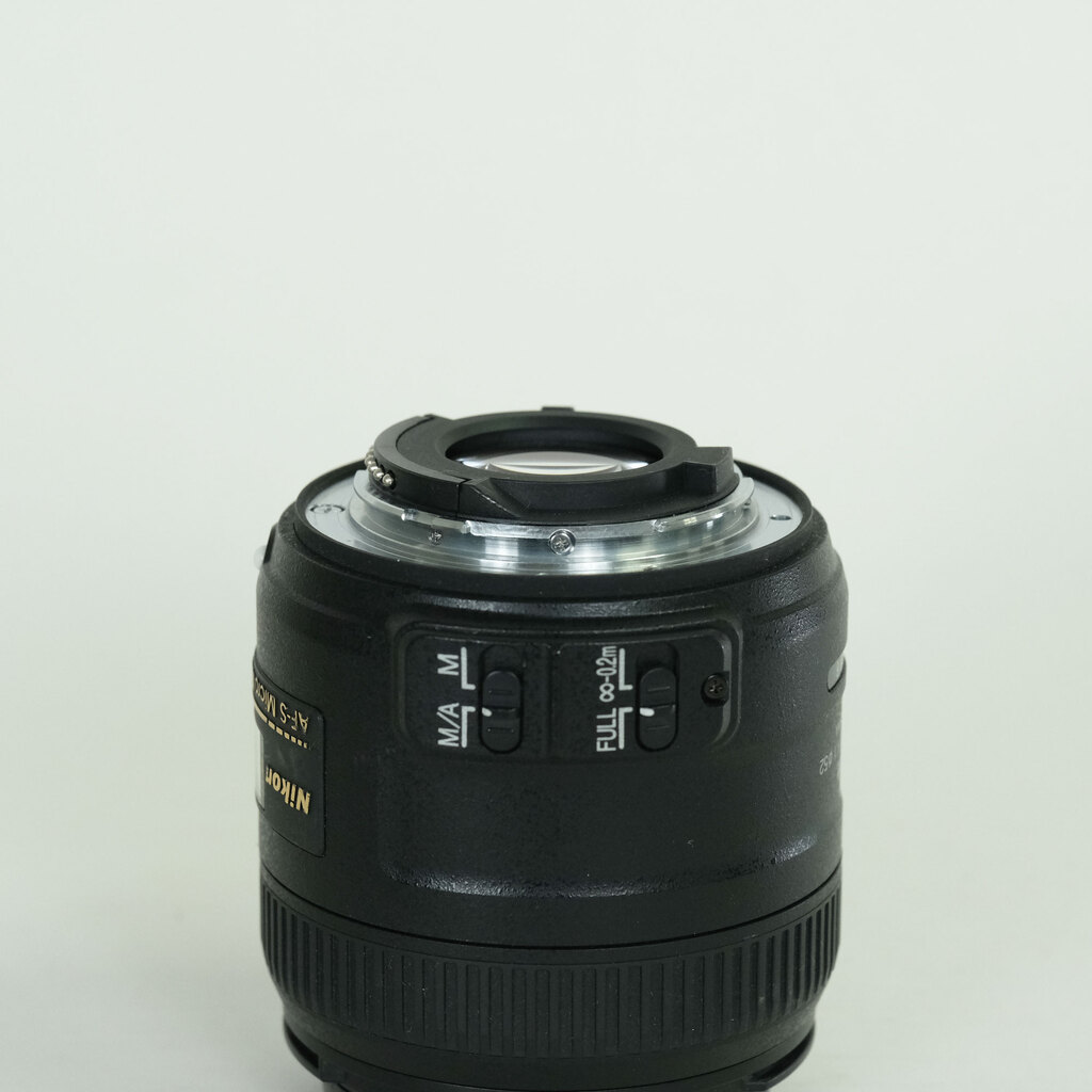 Nikon AF-S DX Micro NIKKOR 40mm f/2.8G Nikon AF-S DX Micro NIKKOR 40mm f/2.8G