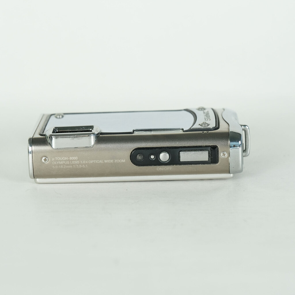 OLYMPUS μTOUGH-8000 シルバー 本体と付属品 OLYMPUS μTOUGH 8000 シルバーの出品 | ONE SCENE（ワンシーン）