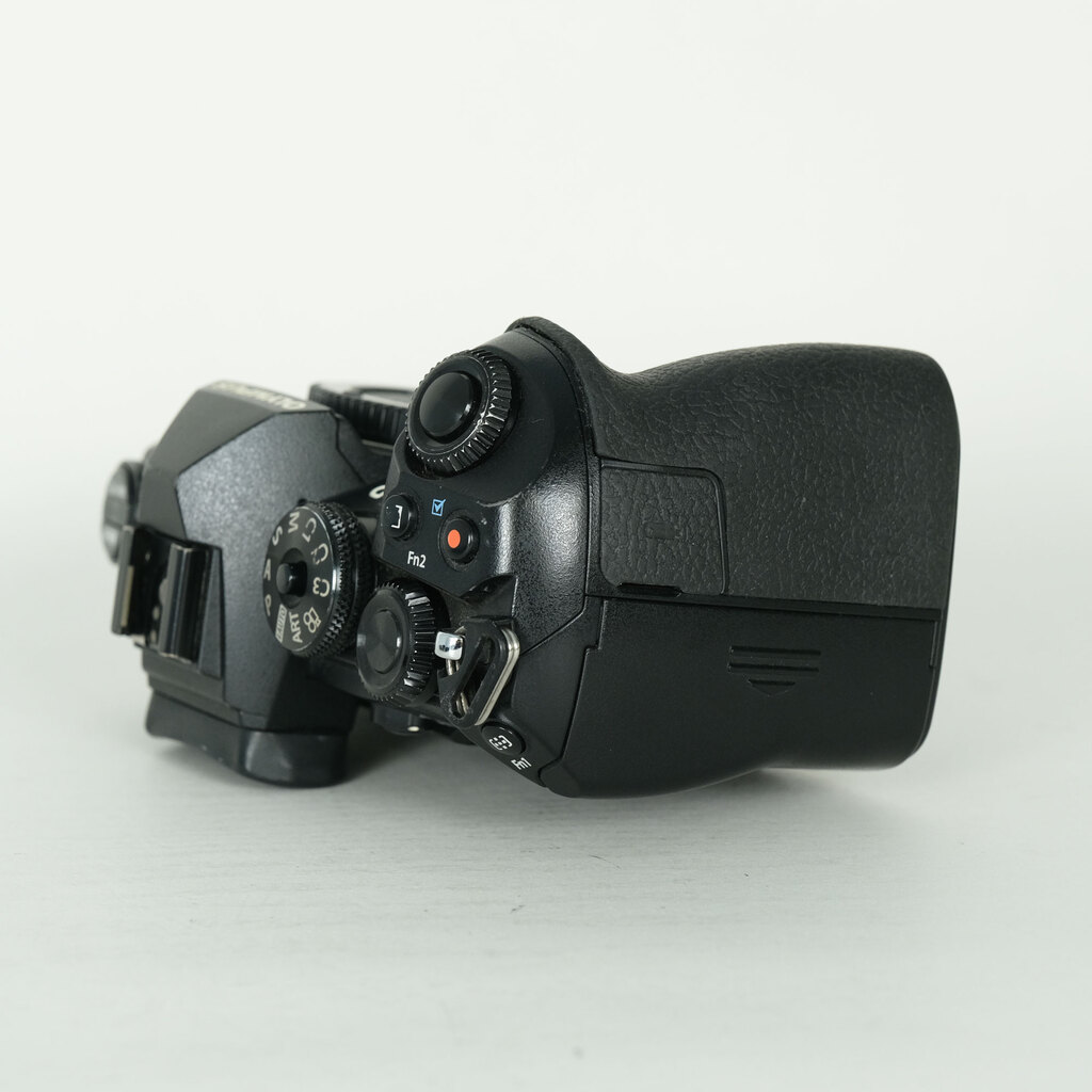 OLYMPUS OM-D E-M1 Mark II