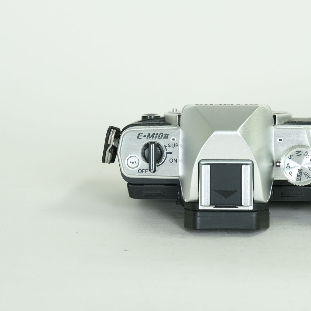 OLYMPUS OM-D E-M10 Mark II