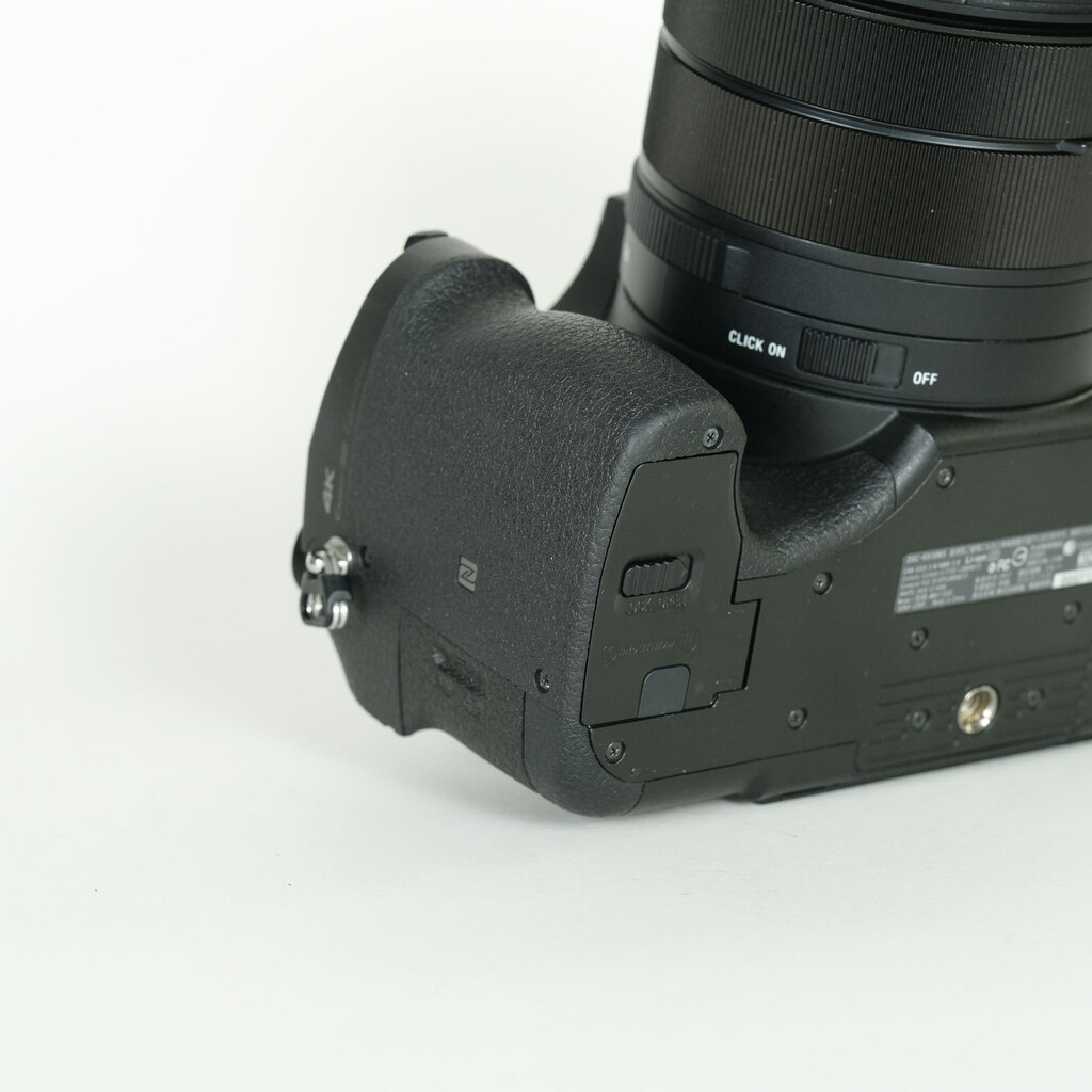 SONY Cyber-shot DSC-RX10M3