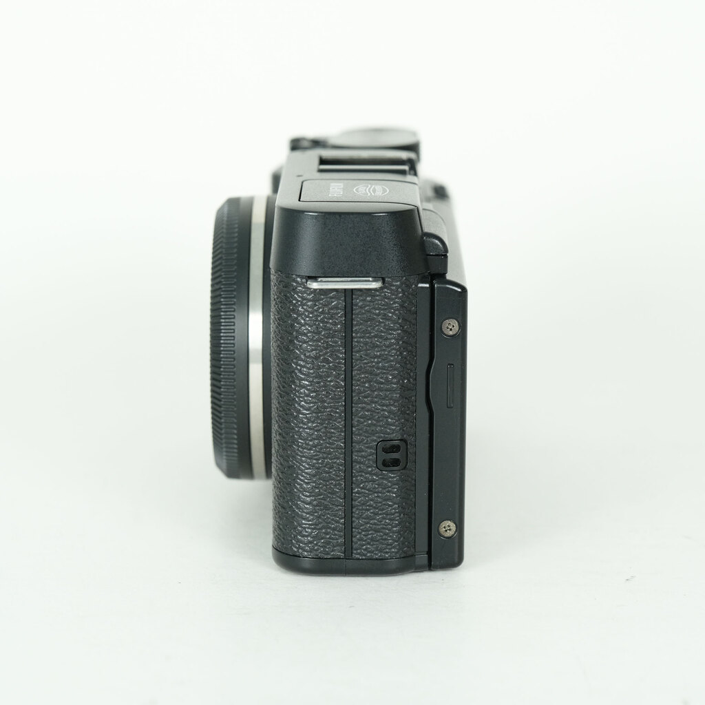 FUJIFILM X-M1 �{�f�B �u���b�N