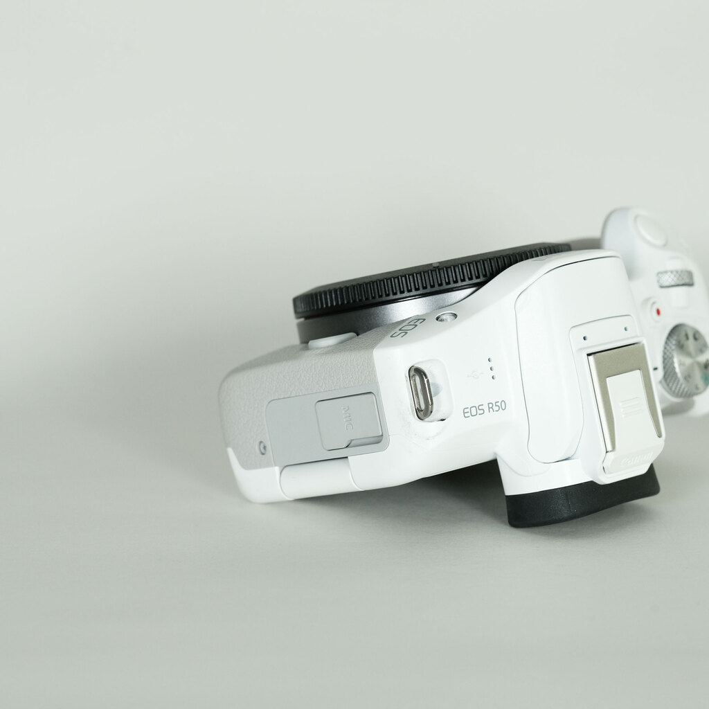 Canon EOS R50
