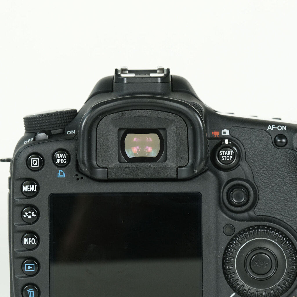 Canon EOS 7D ボディの出品 | ONE SCENE（ワンシーン）