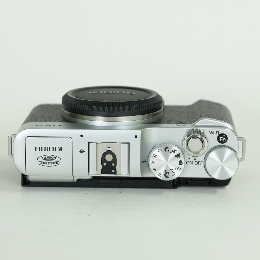 FUJIFILM X-A2 ボディ シルバー