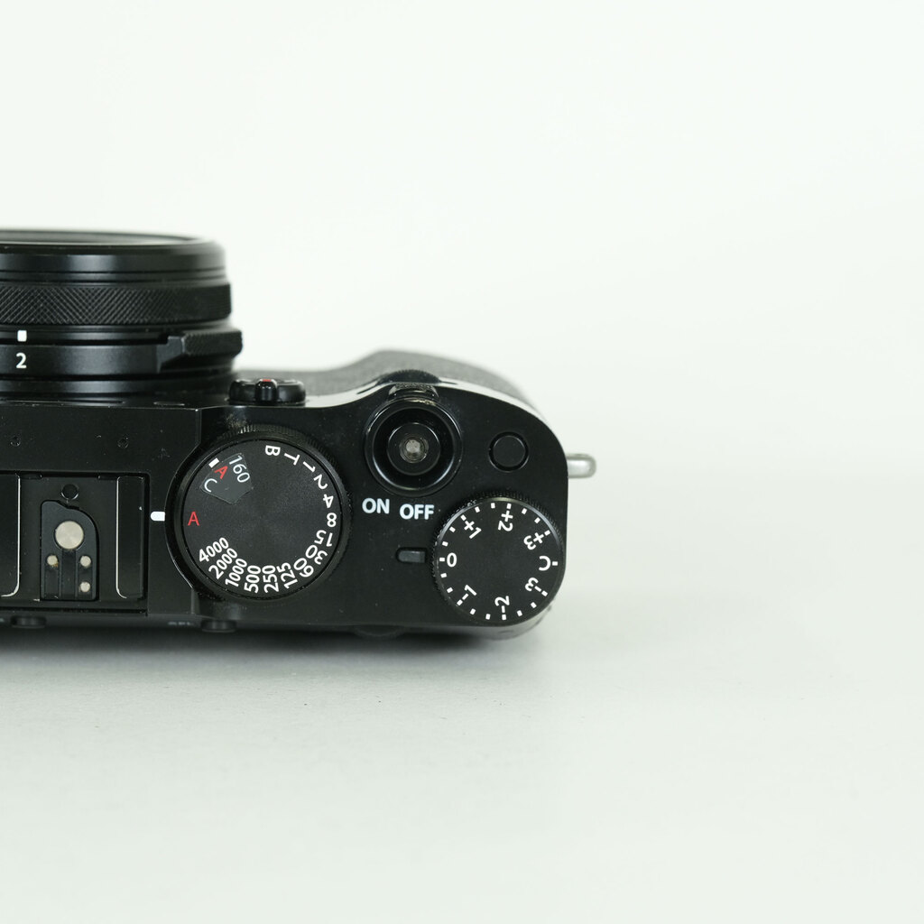 FUJIFILM X100V ブラック